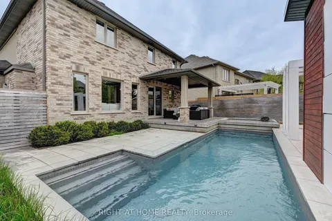 320 Deerfoot Trail, ON N2K 0B4