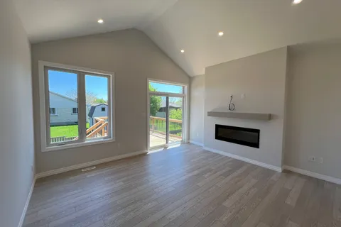 8 Hemlock Crescent, ON N5H 0B9