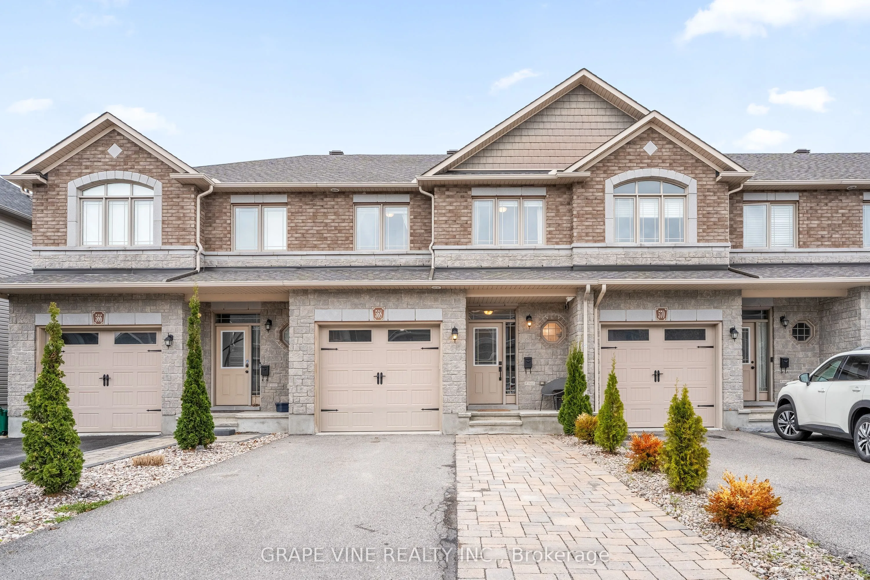 568 Voie Du Pin Rouge Way, ON K1W 0C4