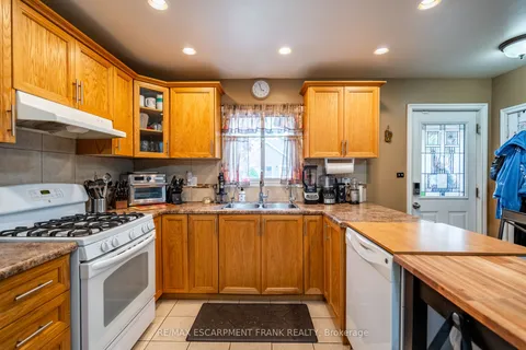 12 Rossmore Avenue, ON L8P 2N3