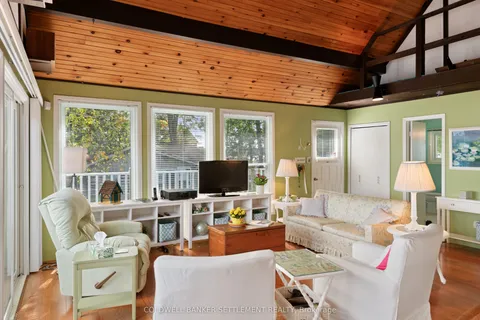 300-302 Isobel Lane, ON K7H 3C5