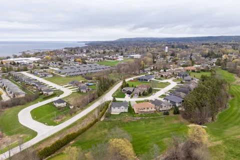 6 Glen Abbey Court, ON N4L 1Y4