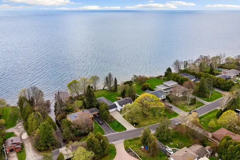 401 Lakeshore Drive, ON K9A 1S2