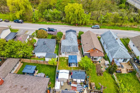 22 SHICKLUNA Street, ON L2S 1L4