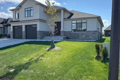 1343 Clearwater Avenue, ON N8P 0E9
