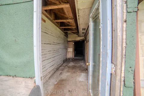 1171 Oxford Street, ON N5Y 3L7