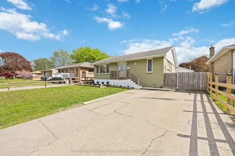 993 Wellington Street, ON N7S 1E2
