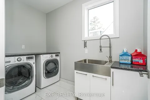 7 PHILLIP Drive, ON K2E 6R6