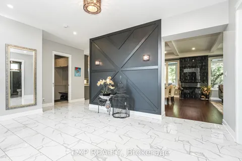 7 PHILLIP Drive, ON K2E 6R6