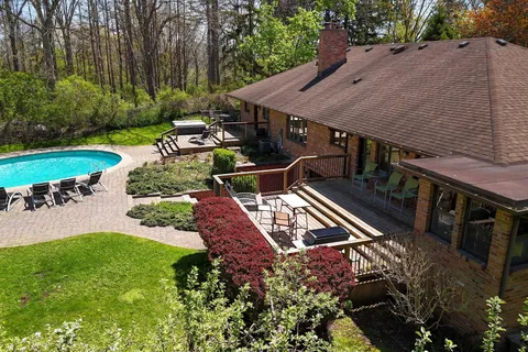 258 Windermere Court, ON N6G 4L4
