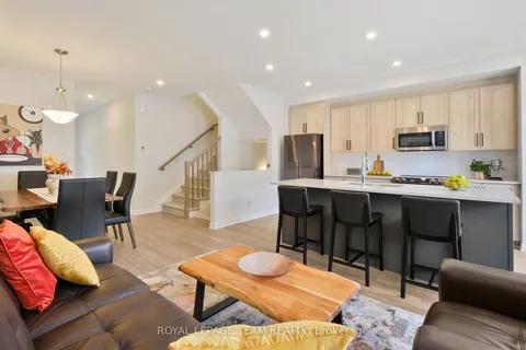 703 Doneraile Walk, Barrhaven, ON K2J 7B9