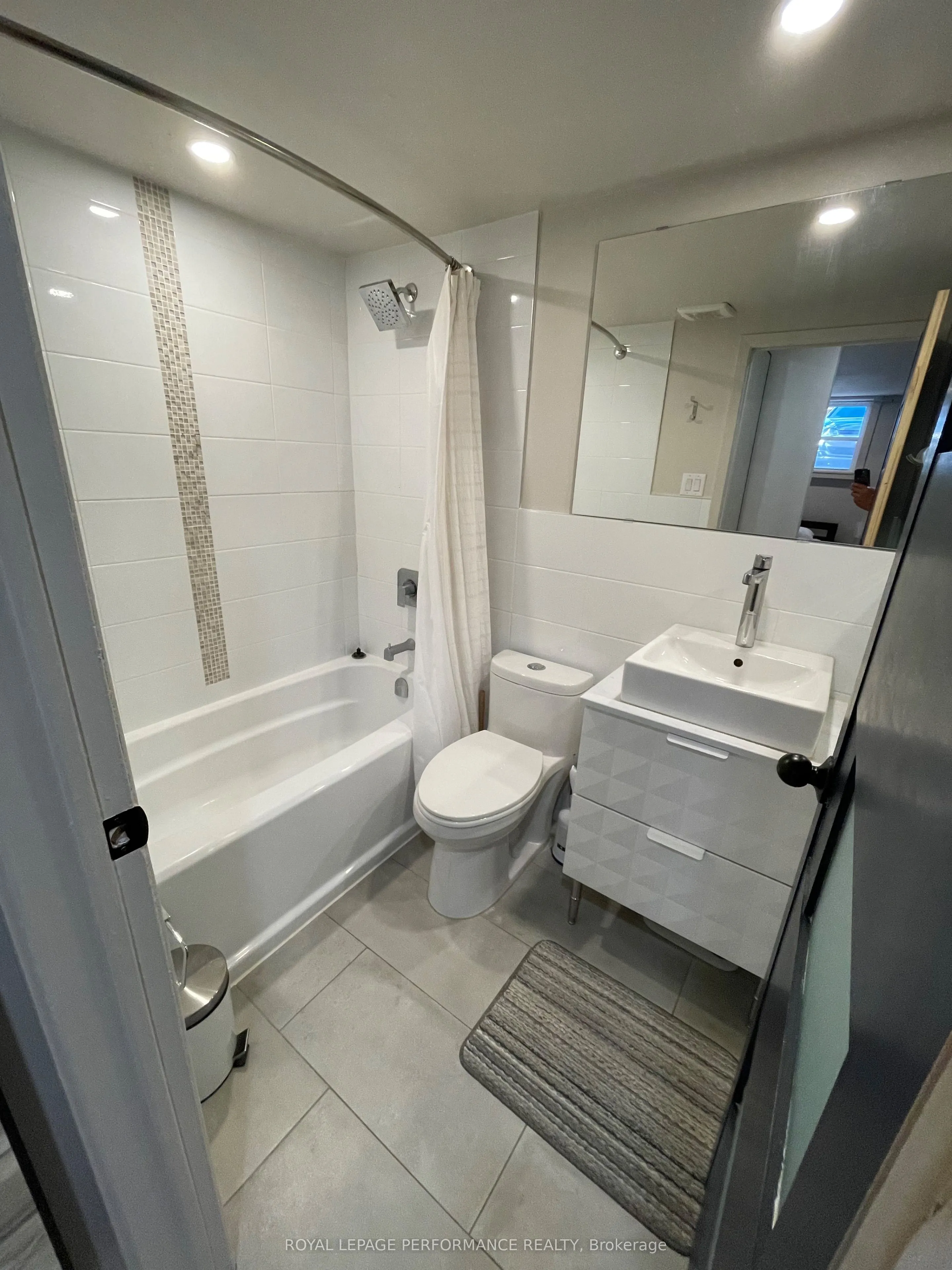 10 Sherbrooke Avenue, ON K1Y 1R7