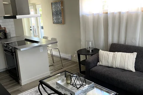 10 Sherbrooke Avenue, ON K1Y 1R7
