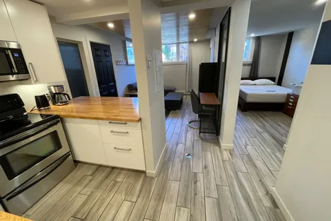 10 Sherbrooke Avenue, ON K1Y 1R7