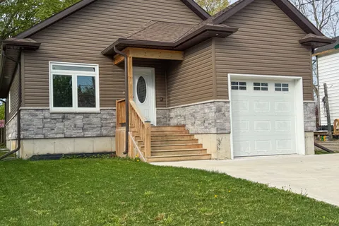 52 Queen Street, ON N0G 1H0