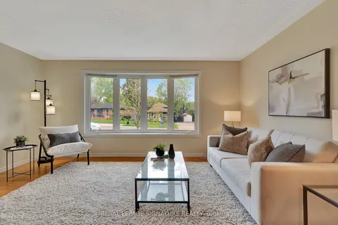 186 Cedarbrae Avenue, Waterloo, ON N2L 4S5