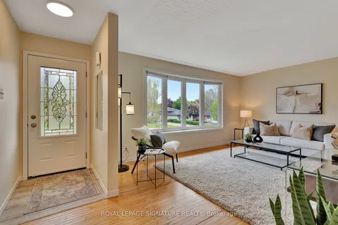 186 Cedarbrae Avenue, Waterloo, ON N2L 4S5