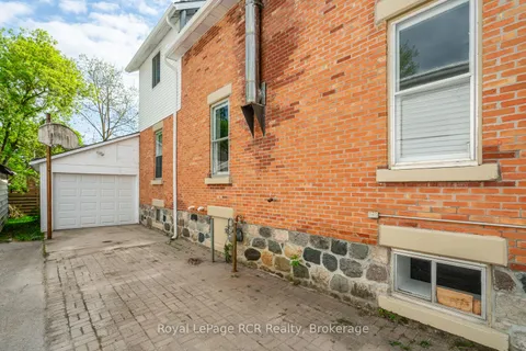 463 12th Street, ON N4N 1W1