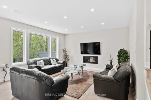 820 MERCIER Crescent, ON K1W 0N6
