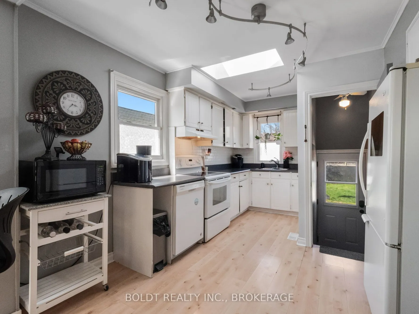 11 Edward Avenue, ON L2N 1K1