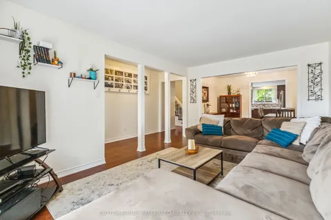 8 Lochern Road, ON N5Z 4L6