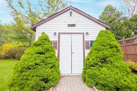 25 Loraine Avenue, Quinte West, ON K8V 6M1
