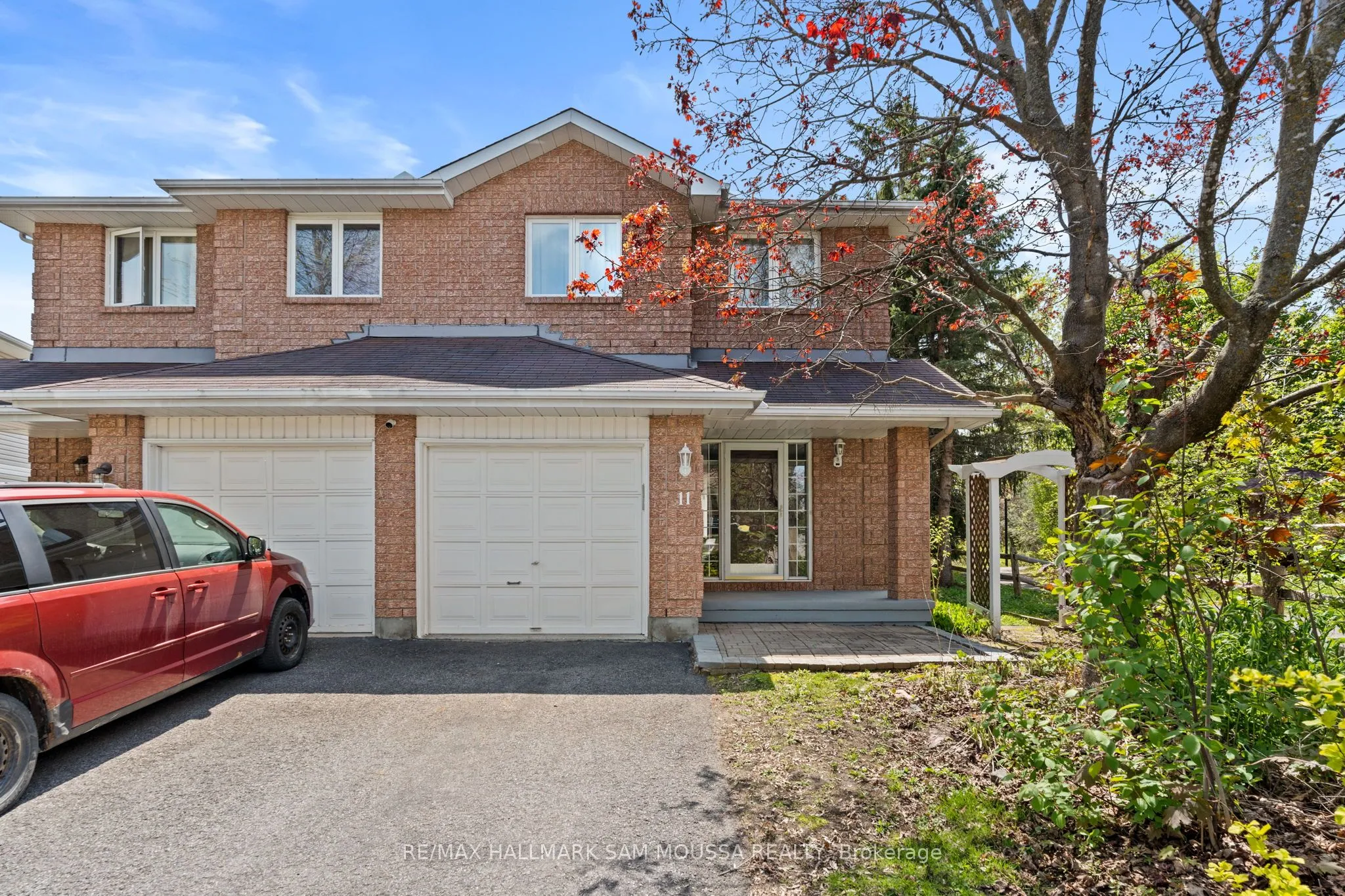 11 Highmont Court, ON K2T 1B3