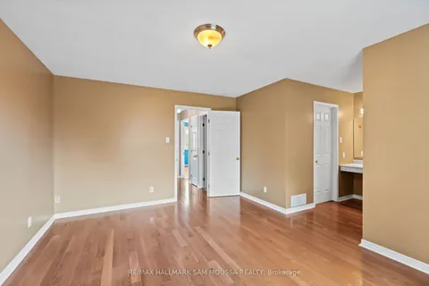 11 Highmont Court, ON K2T 1B3