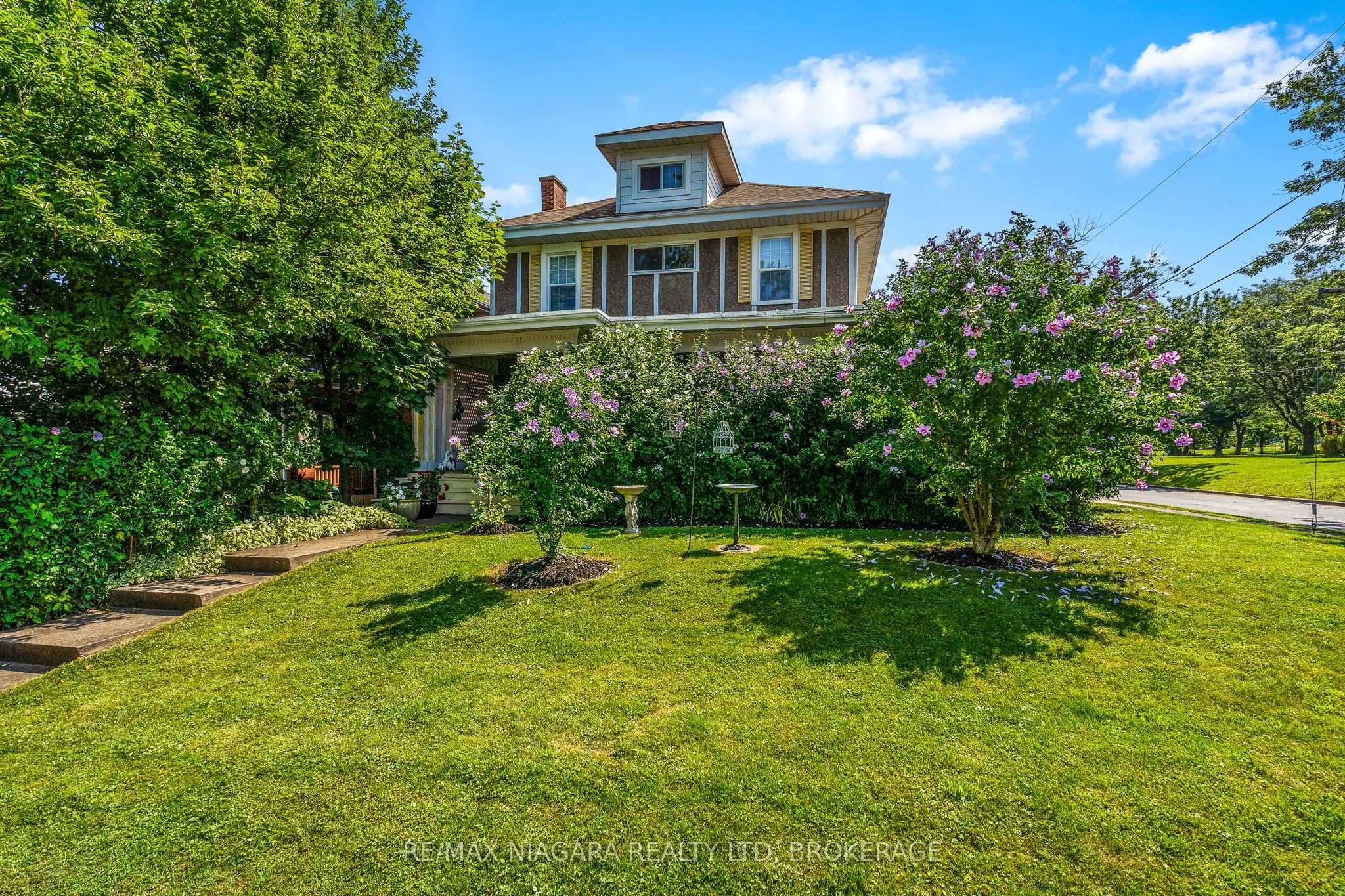 2 Carleton Street, ON L2V 2A3
