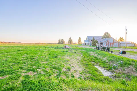 393330 County Road, ON L9W 0N1