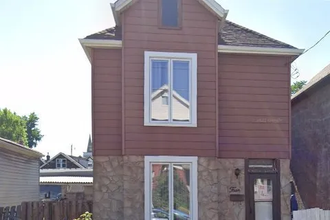 4 Minto Avenue, ON L8L 6E2
