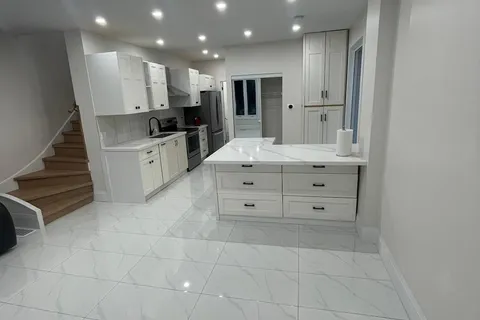 4 Minto Avenue, ON L8L 6E2
