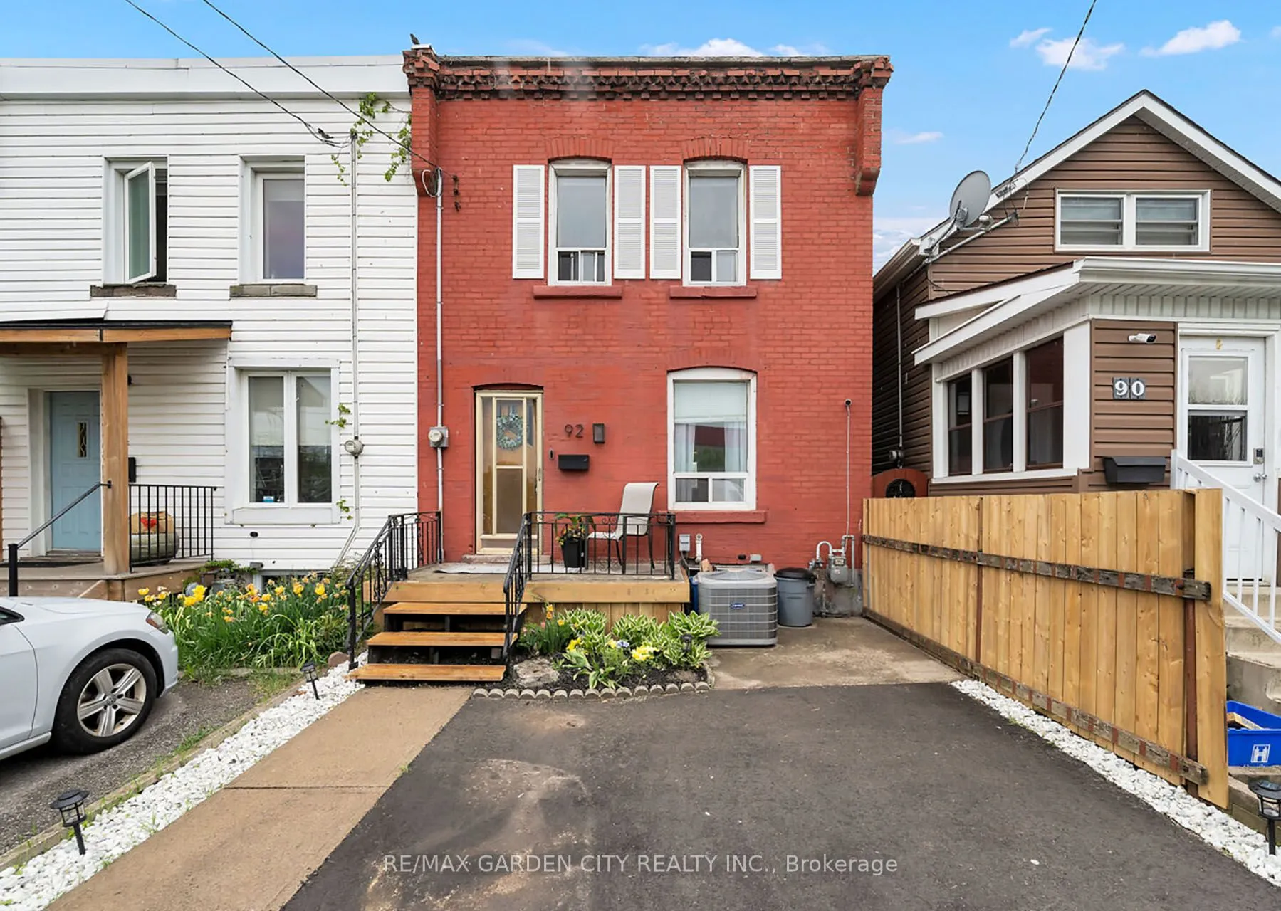 92 GLENDALE Avenue, ON L8L 7J7