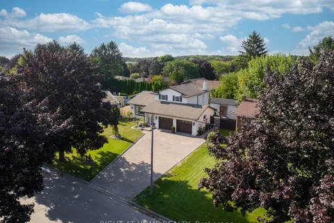 5 Lower Canada Drive, ON L0S 1J0