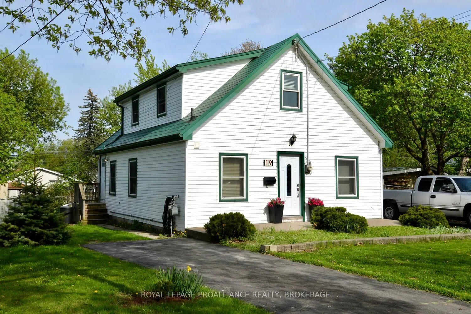 19 Folger Street, ON K7K 4Y7