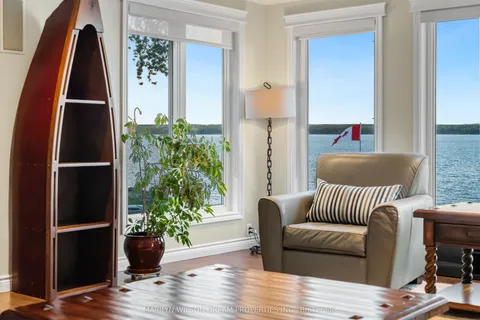 614 Lake Street, ON K7V 3Z8