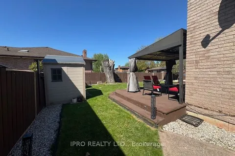 1525 South Pacific Avenue, ON N8X 4Z6