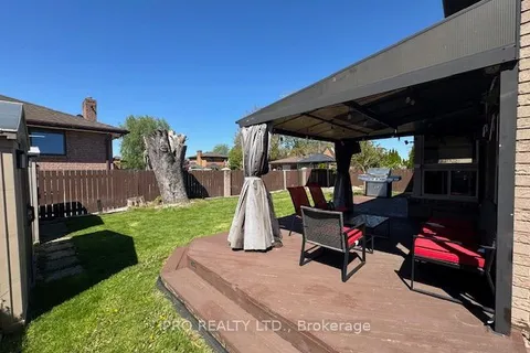 1525 South Pacific Avenue, ON N8X 4Z6