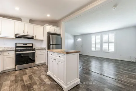 9 Hickory Hollow, ON N0A 1L0