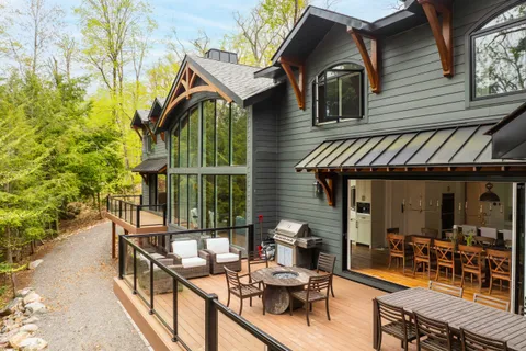 1316 East Bay Road, ON P0C 1M0