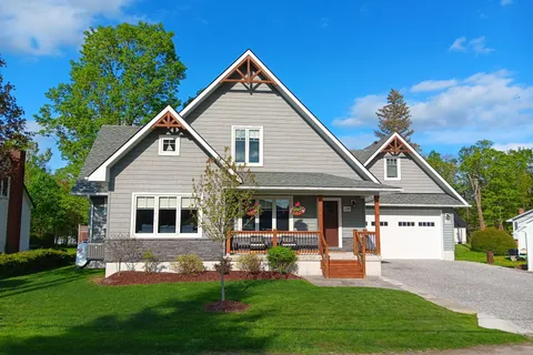 138 Queen Street, Kawartha Lakes, ON K0M 1N0
