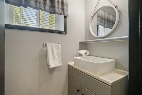 61 Queen Street, Fort Erie, ON L2A 1T7