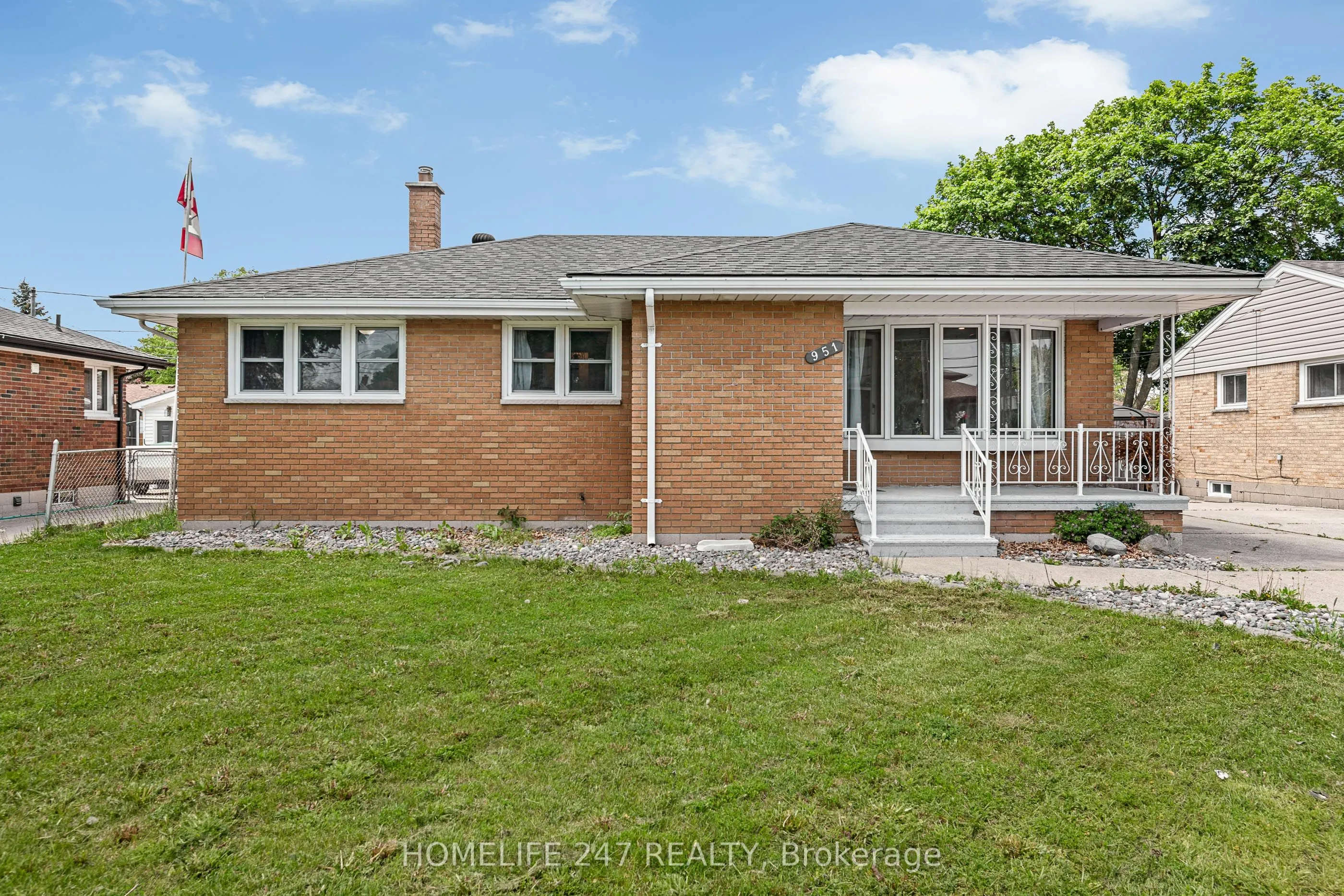 951 Riverdale Avenue, ON N8S 4C4