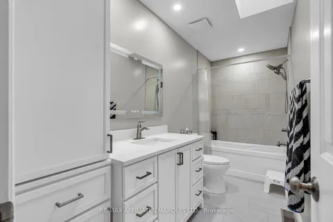 1402 HOLY CROSS Boulevard, ON K6H 6Z4
