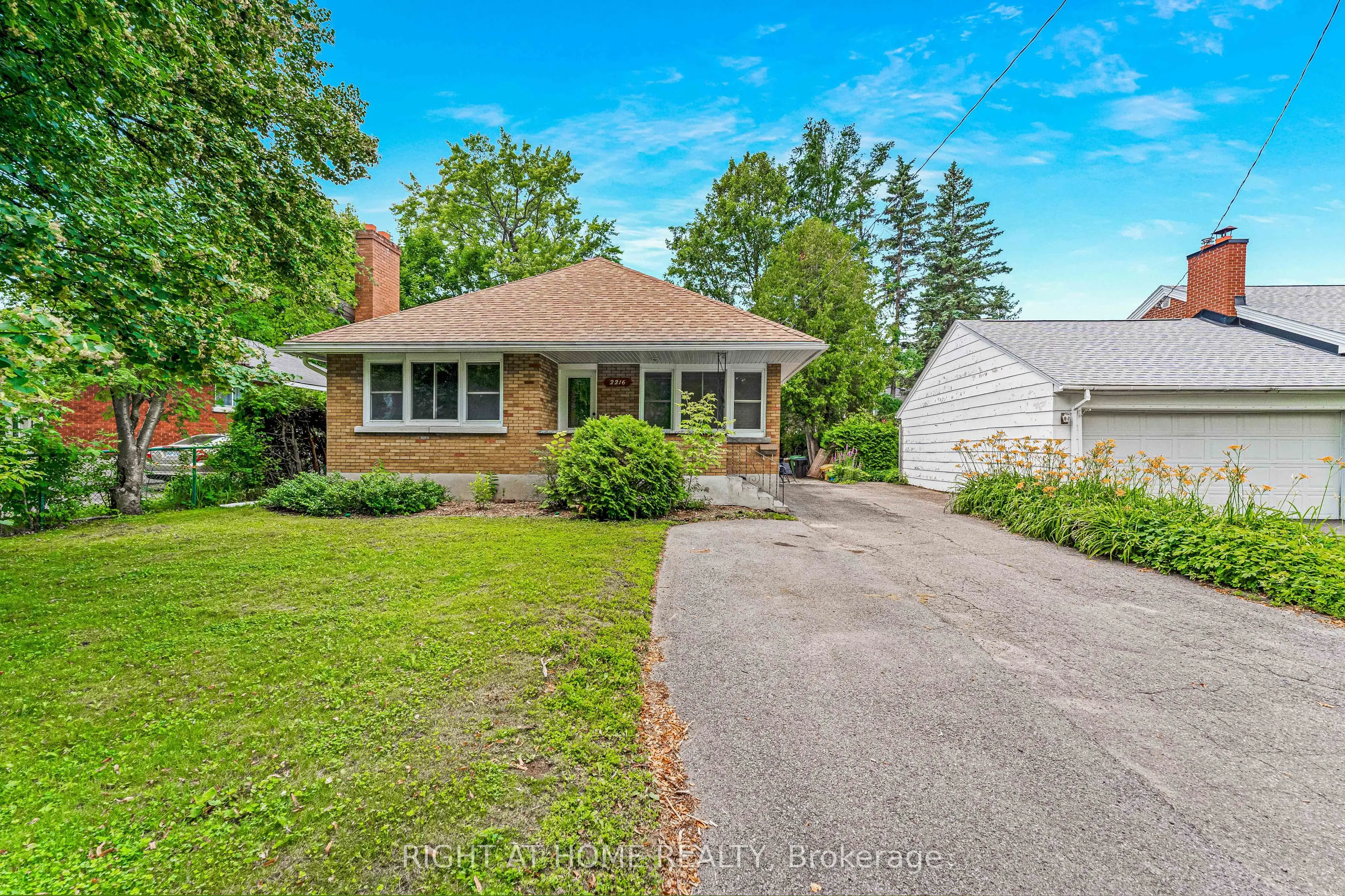 2216 Prospect Avenue, ON K1H 7G3