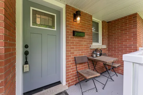 17 Varadi Avenue, ON N3R 3M9