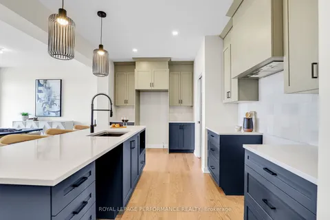 556 Paakanaak Avenue, ON K1X 0H4