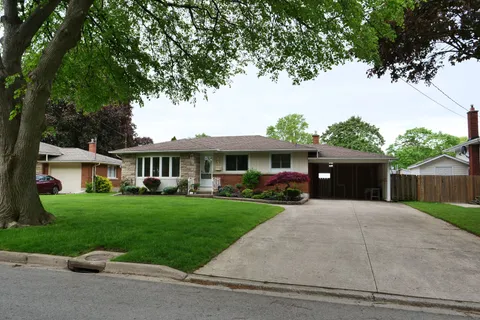 63 Trelawne Drive, ON L2M 2H1