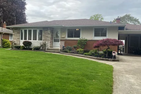 63 Trelawne Drive, ON L2M 2H1
