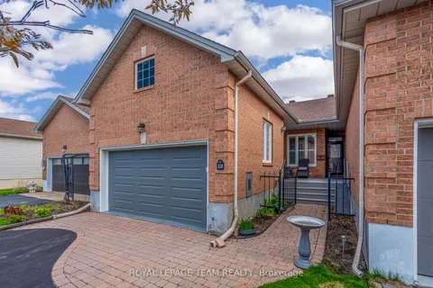 13 Eileen Crescent, ON K2S 1M3